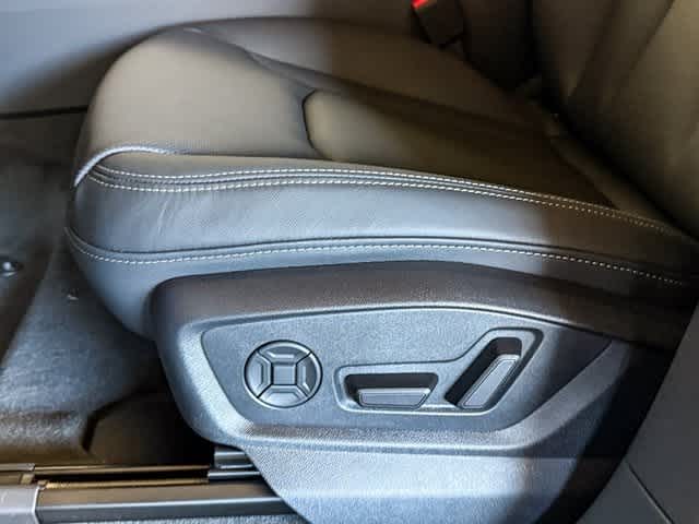 Thumbnail: 2026 Audi Q8 - 21