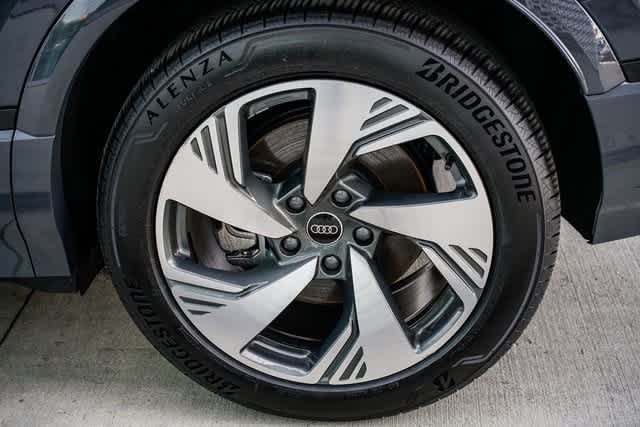 Thumbnail: 2025 Audi Q6 e-tron - 10