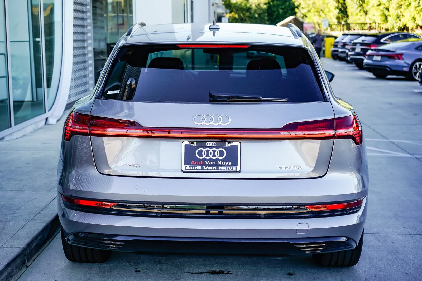 Thumbnail: 2022 Audi e-tron - 3