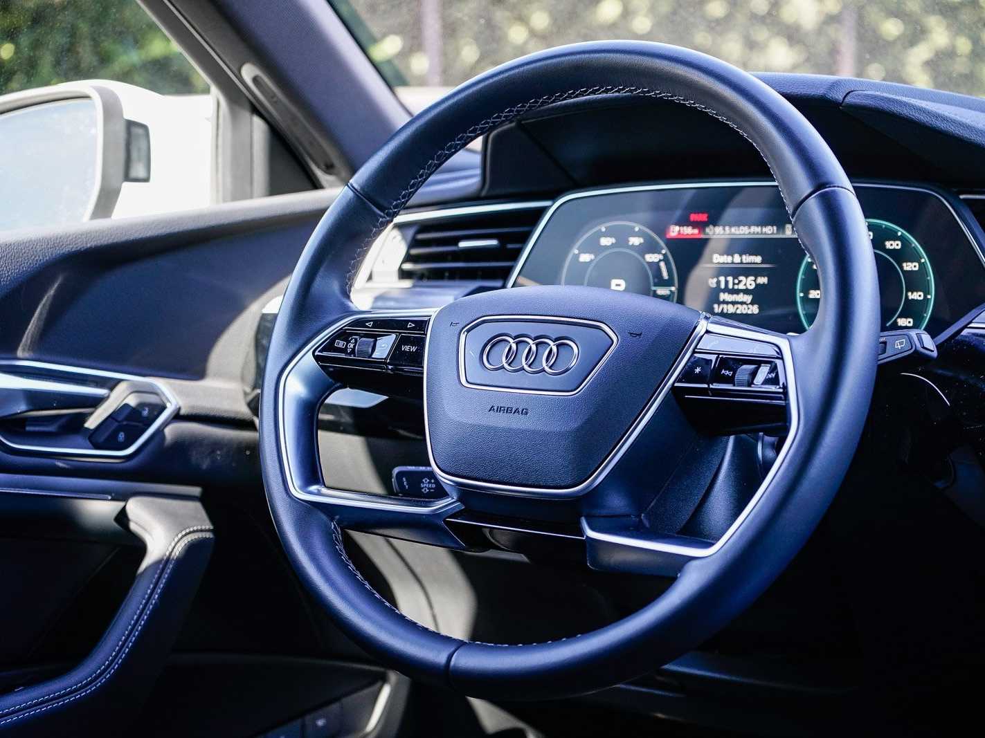 Thumbnail: 2023 Audi e-tron - 15