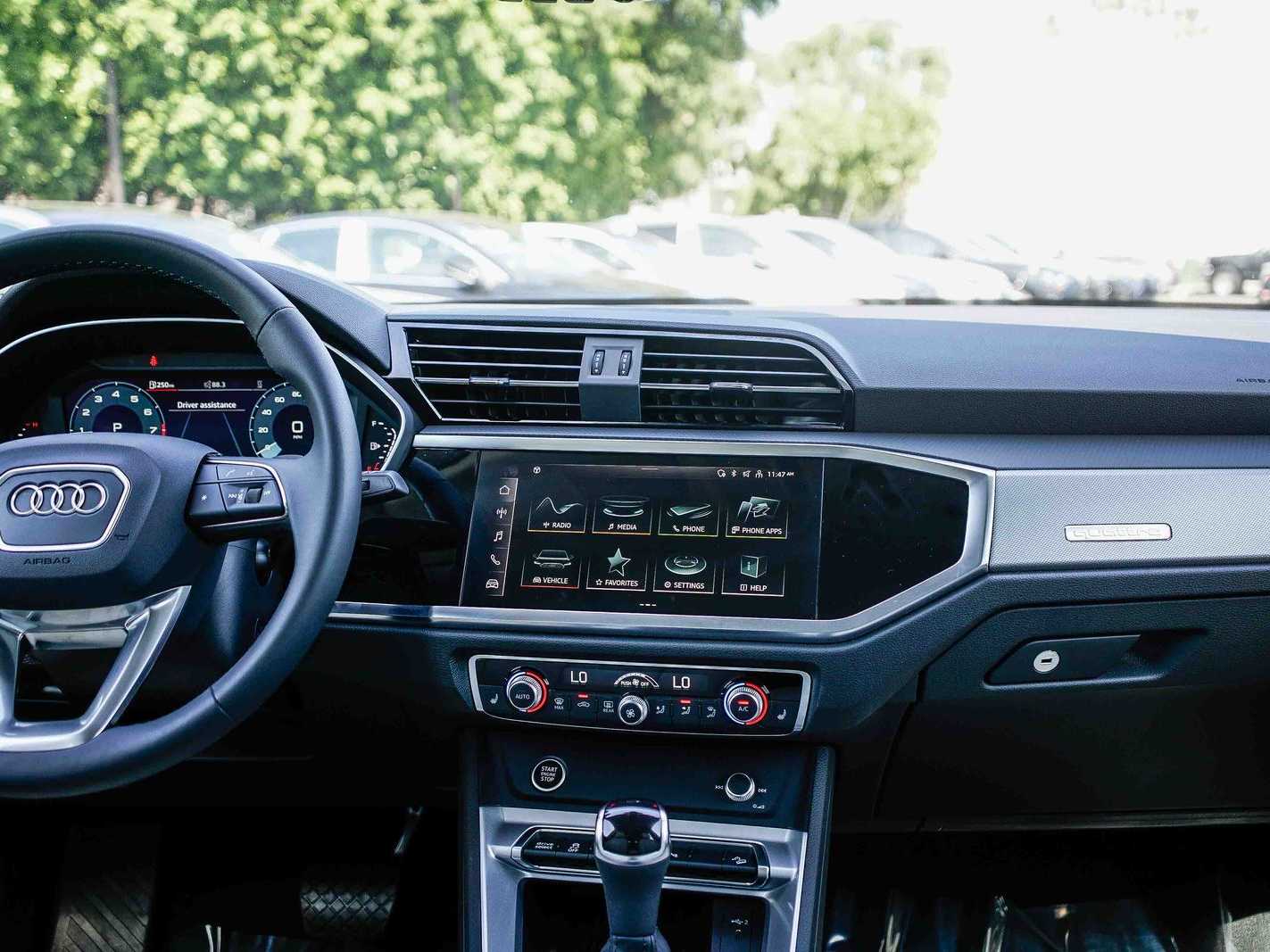 Thumbnail: 2025 Audi Q3 - 13