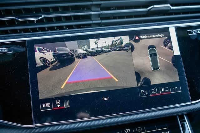 Thumbnail: 2025 Audi RS Q8 - 24