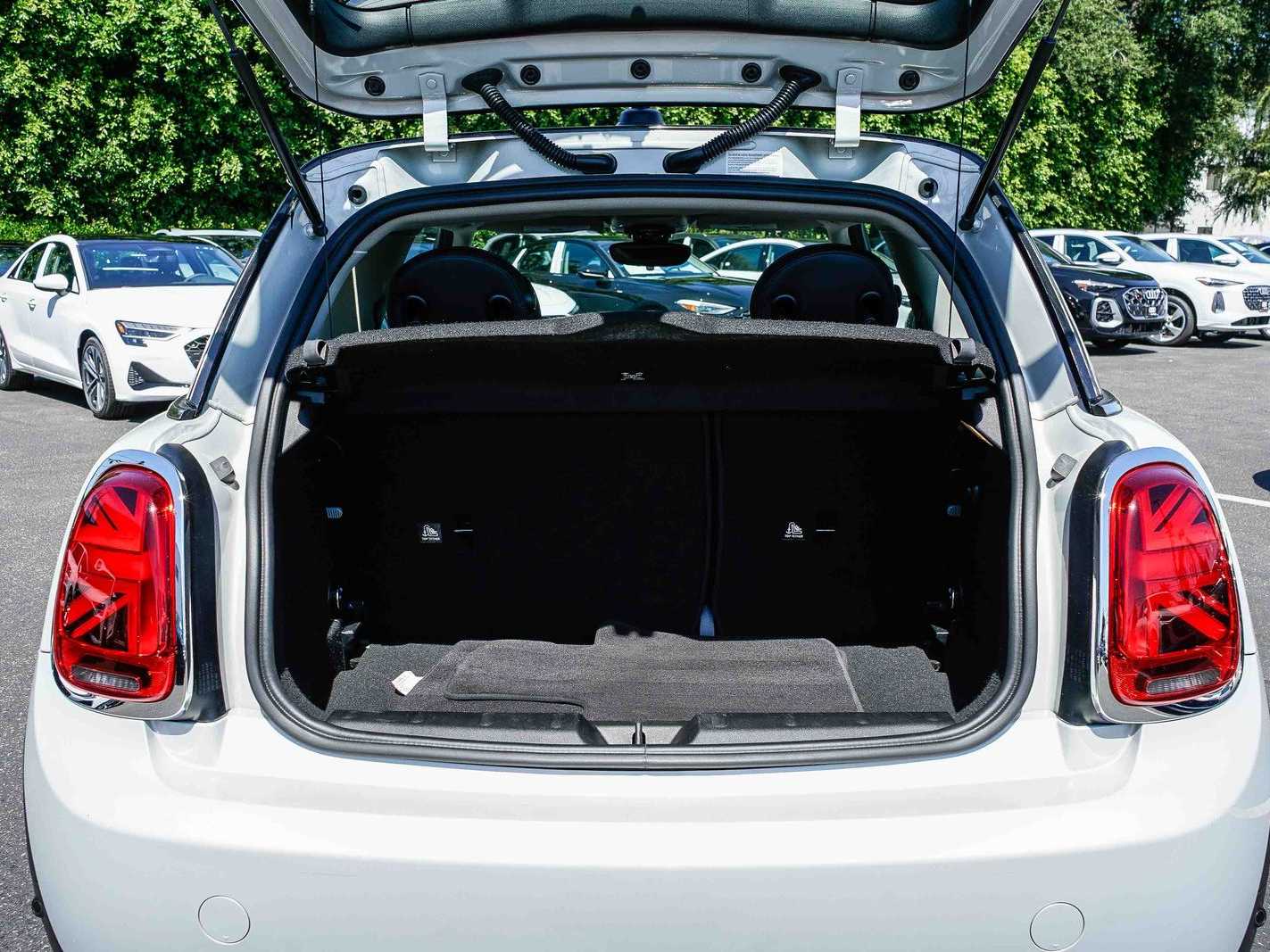 Thumbnail: 2023 MINI Cooper Hardtop - 25