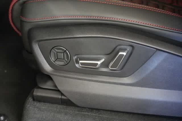 Thumbnail: 2025 Audi RS Q8 - 32