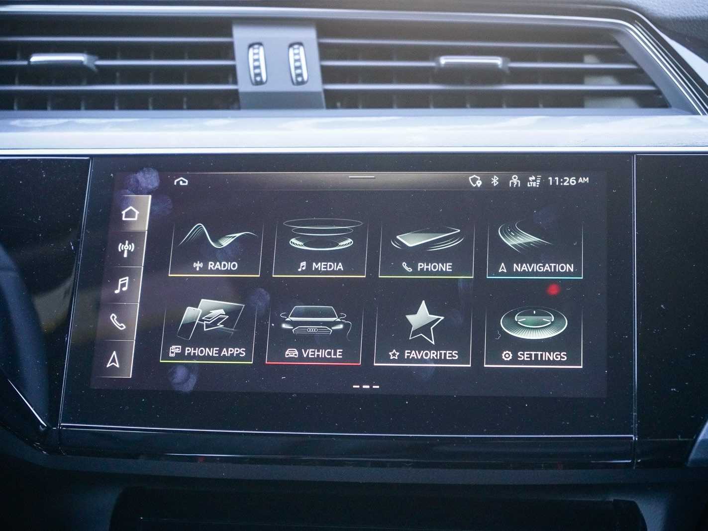 Thumbnail: 2023 Audi e-tron - 14