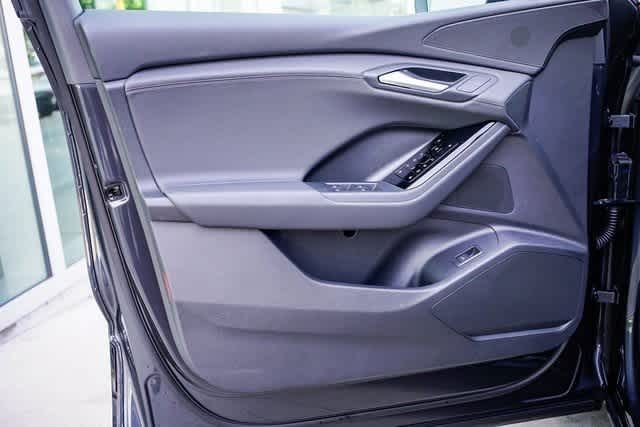 Thumbnail: 2025 Audi Q6 e-tron - 19