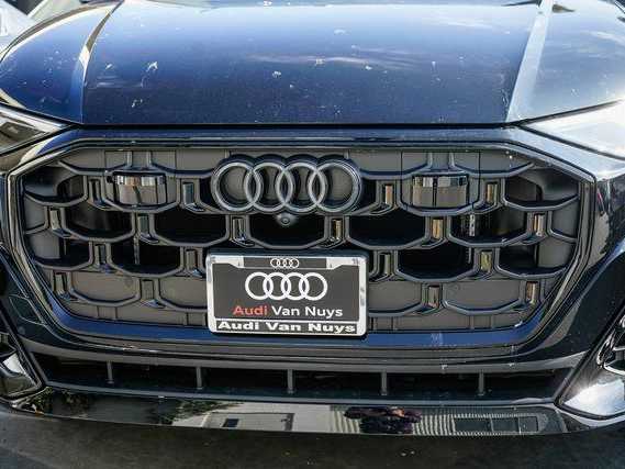 Thumbnail: 2026 Audi SQ8 - 8