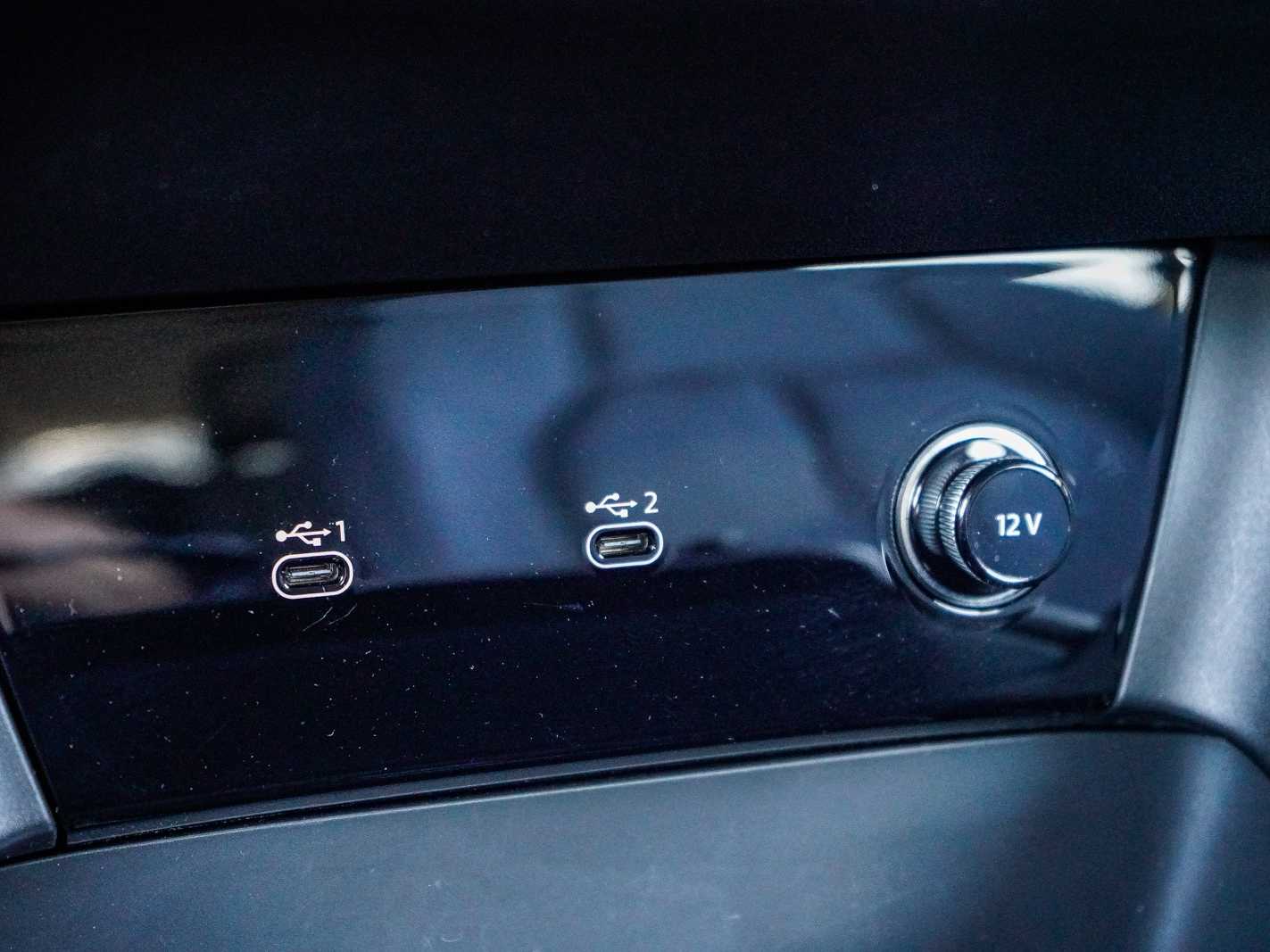 Thumbnail: 2025 Audi Q6 e-tron - 22