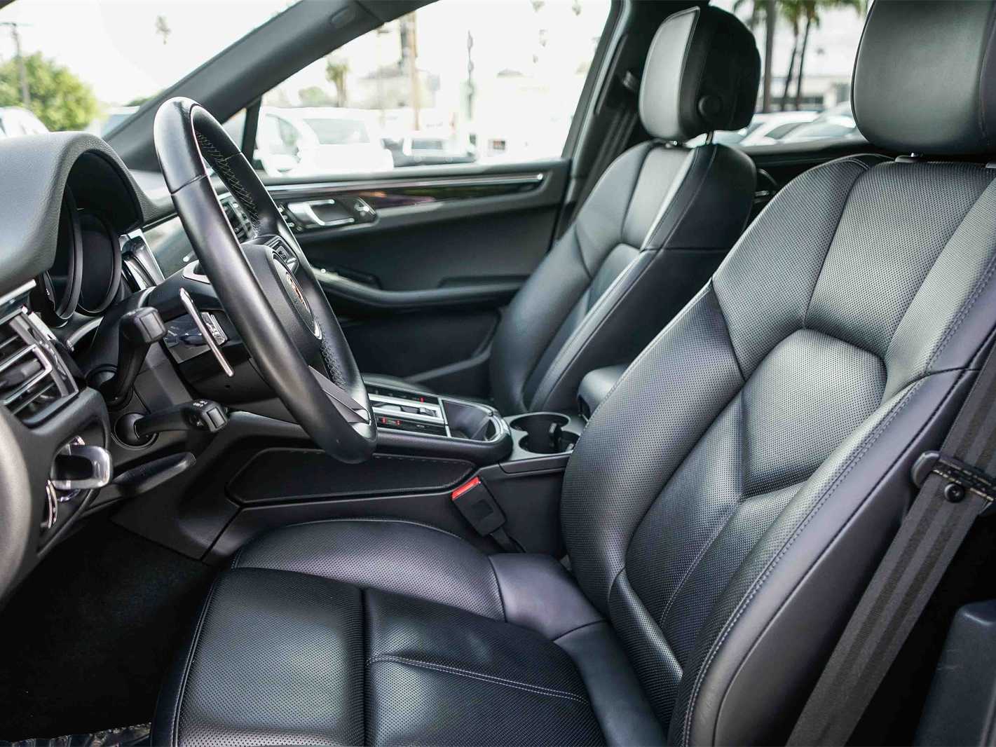 Thumbnail: 2023 Porsche Macan - 18