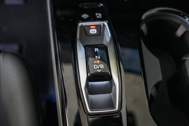 Thumbnail: 2025 Audi Q6 e-tron - 27
