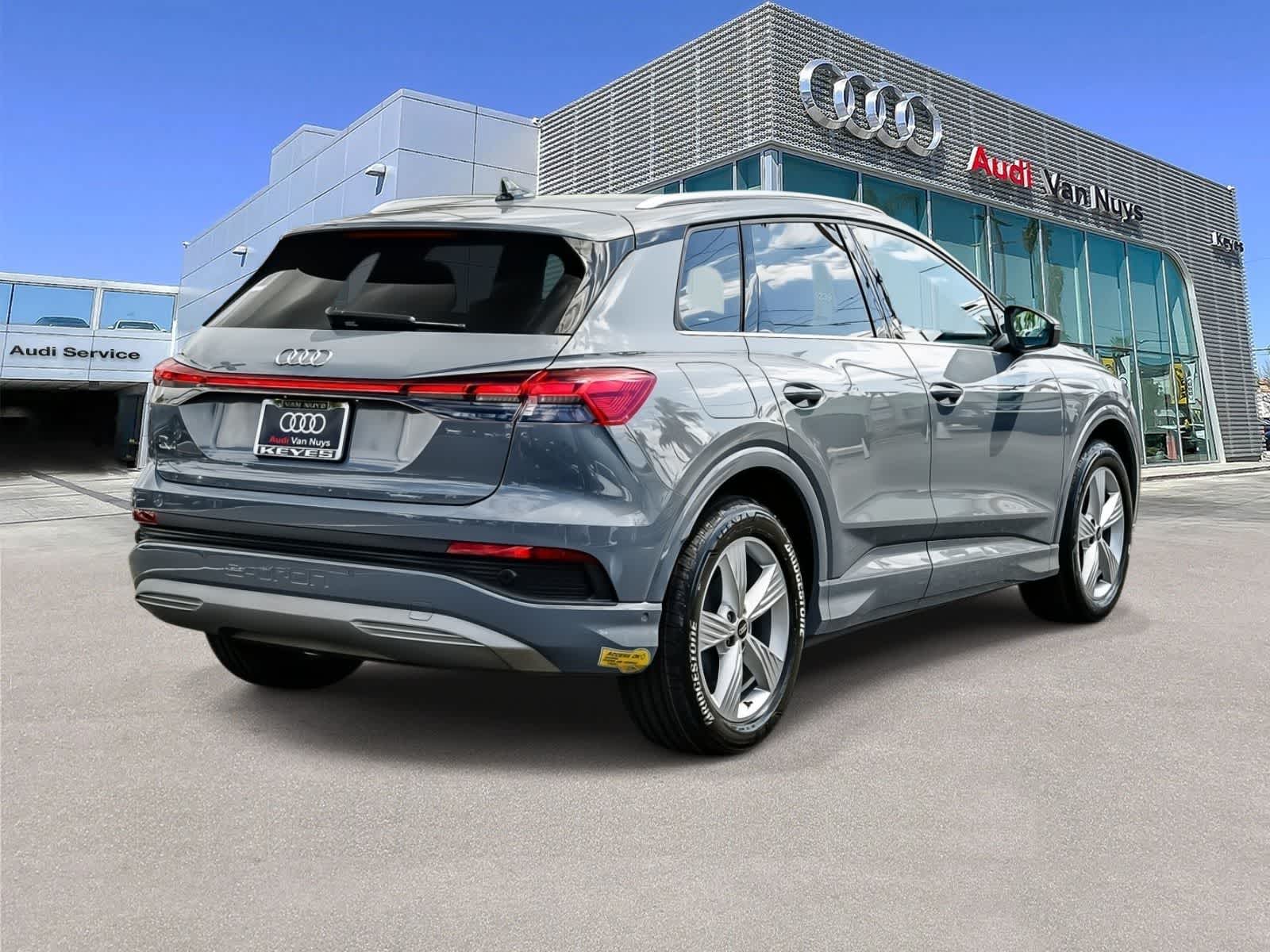 Thumbnail: 2022 Audi Q4 e-tron - 4