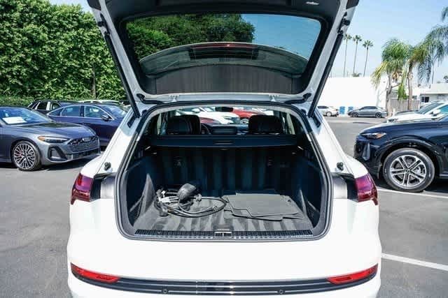 Thumbnail: 2022 Audi e-tron - 27