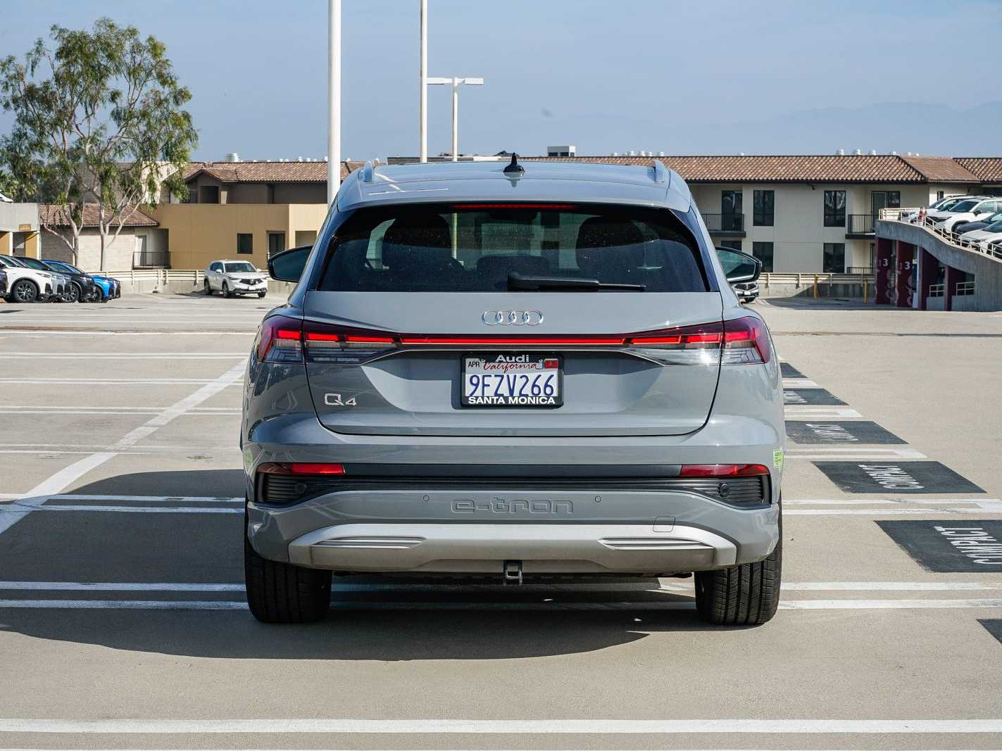 Thumbnail: 2023 Audi Q4 e-tron - 3