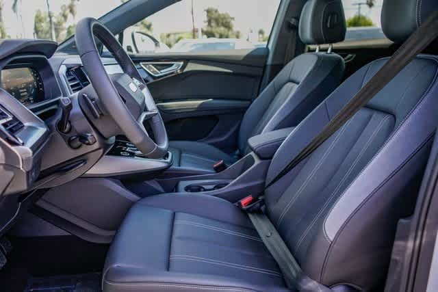 Thumbnail: 2026 Audi Q4 e-tron - 17