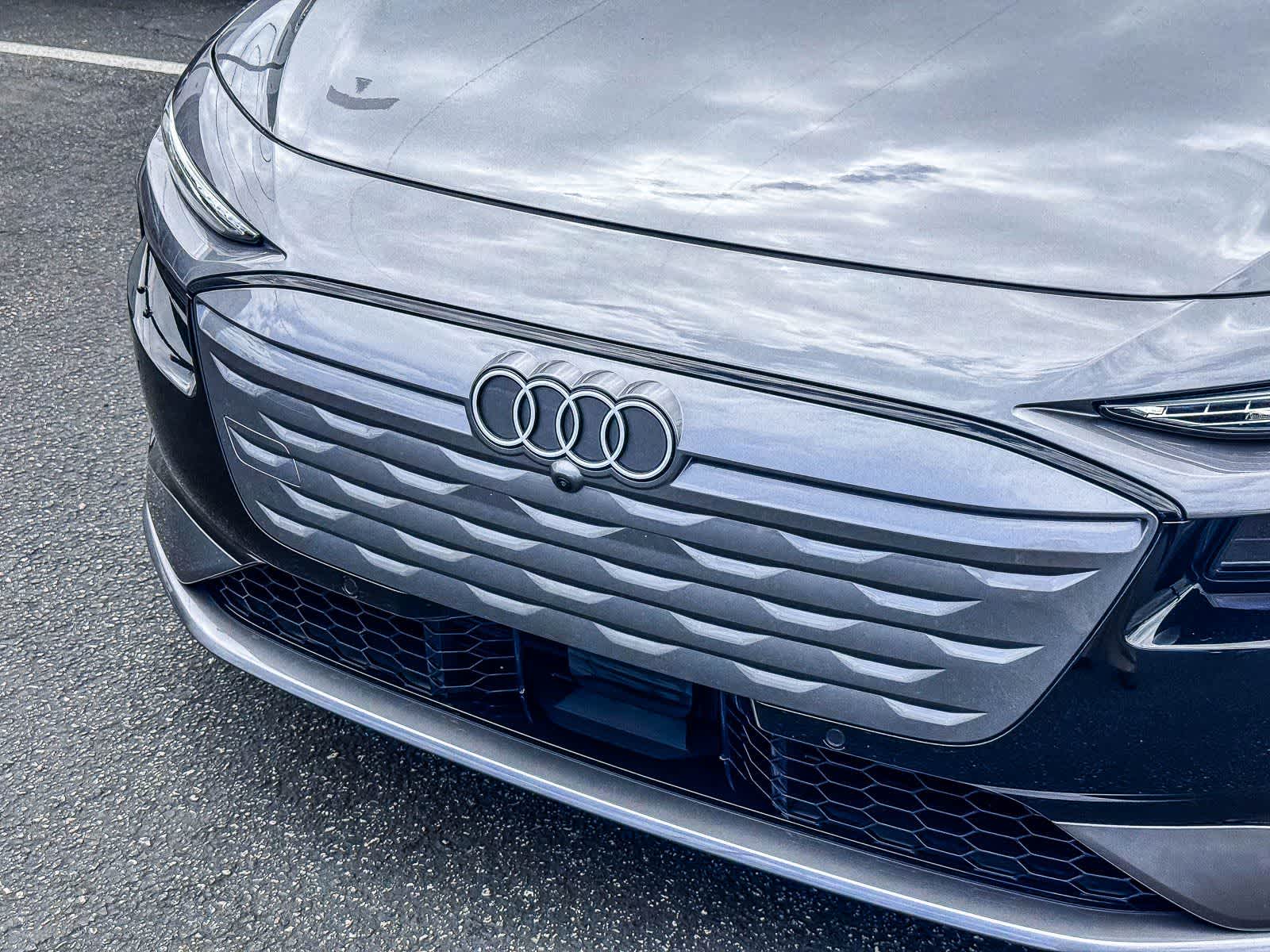 Thumbnail: 2025 Audi e-tron - 7