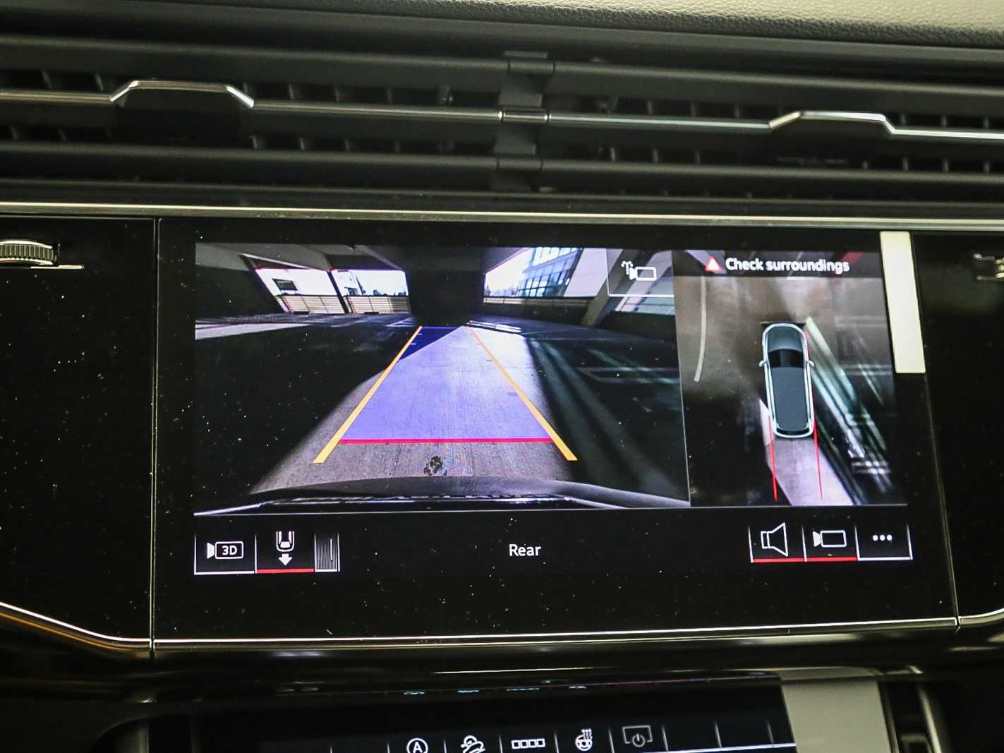 Thumbnail: 2026 Audi Q7 - 23