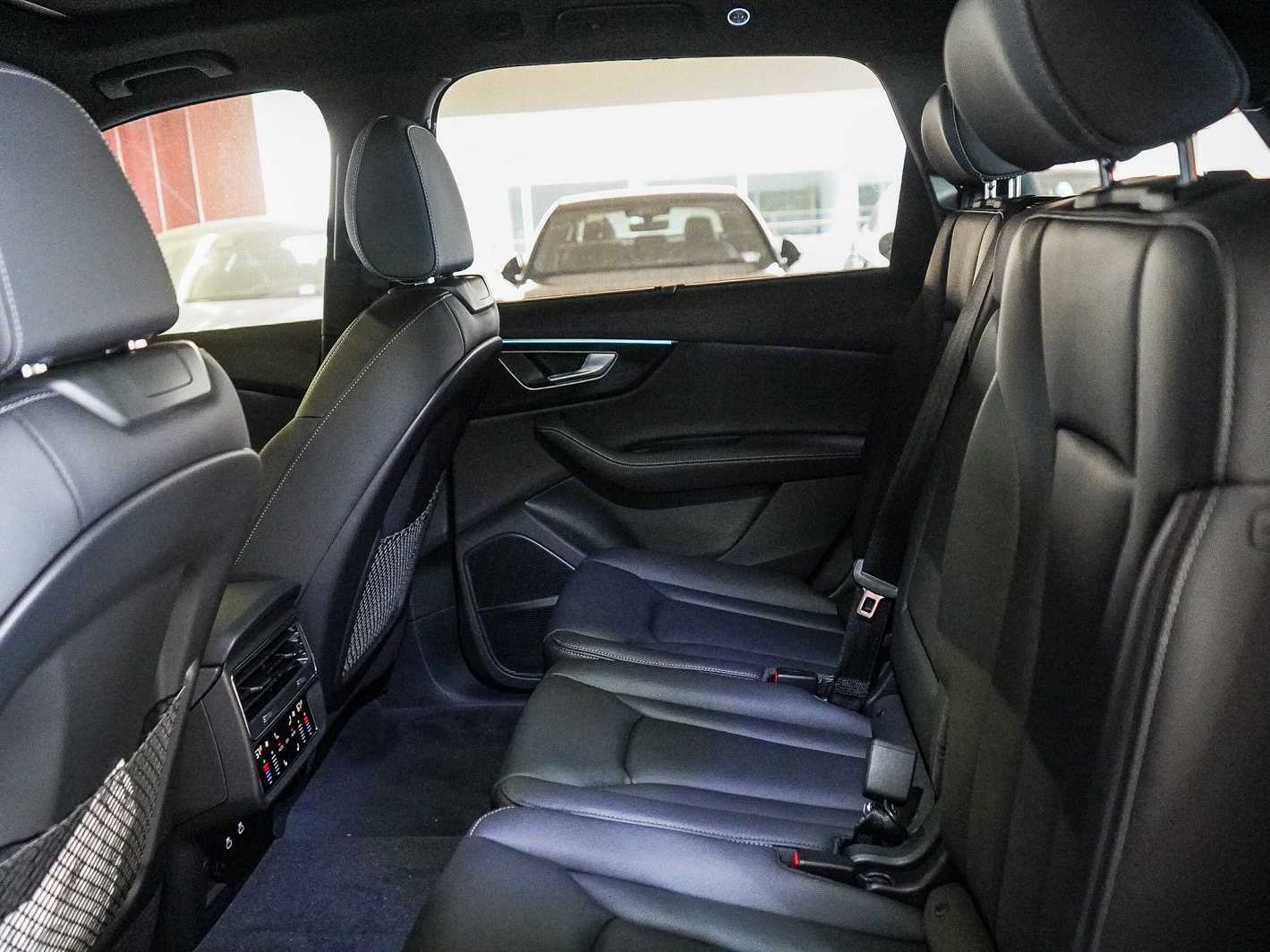 Thumbnail: 2026 Audi Q7 - 18