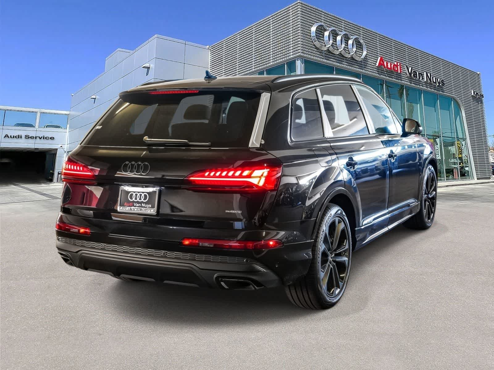 Thumbnail: 2026 Audi Q7 - 4