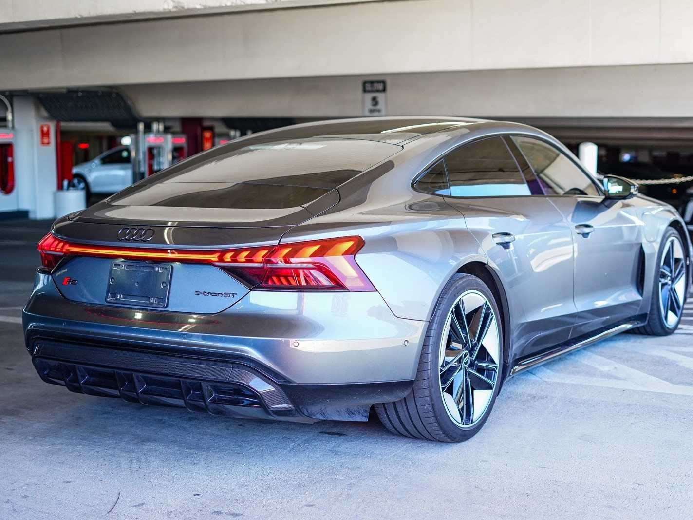 Thumbnail: 2023 Audi RS e-tron GT - 4