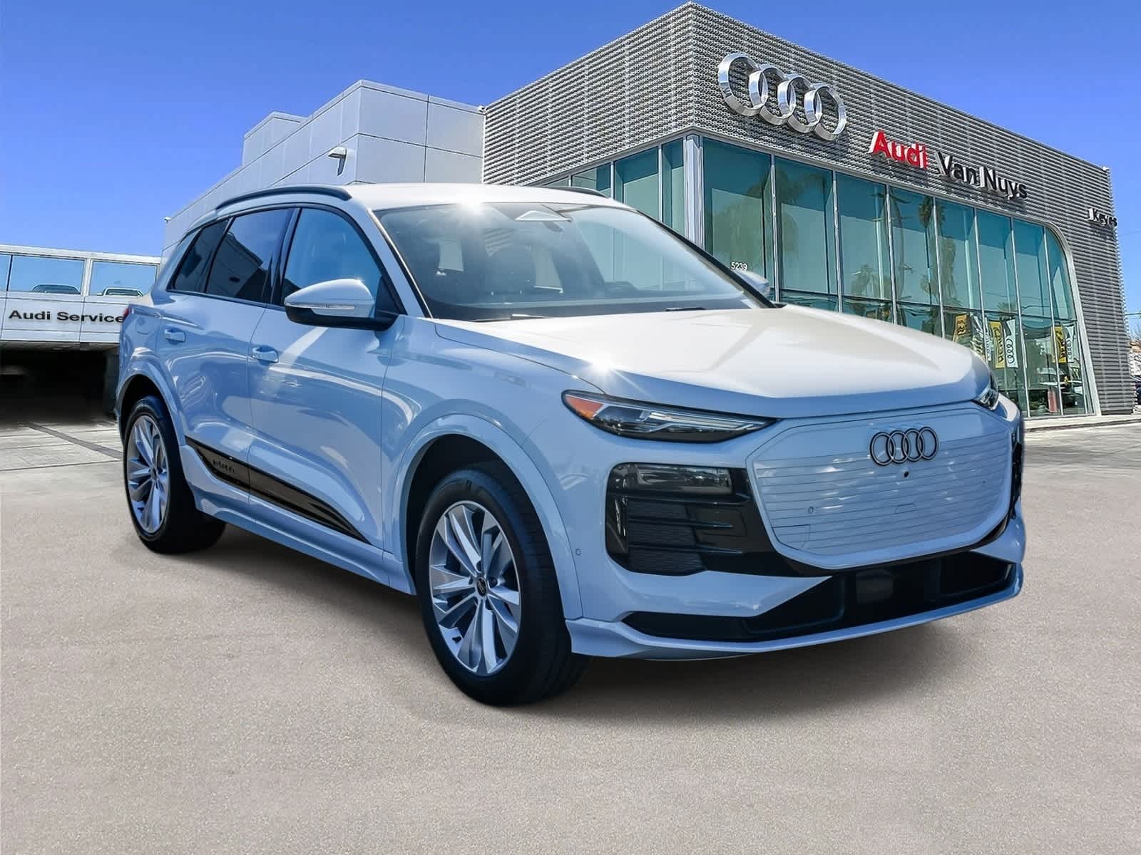 Thumbnail: 2025 Audi Q6 e-tron - 5