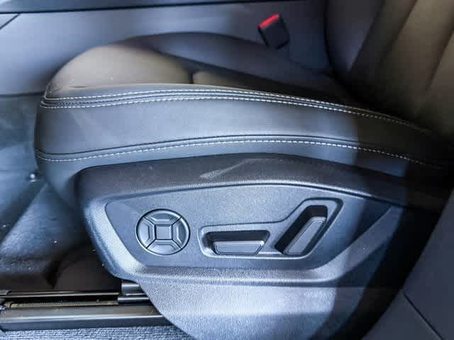 Thumbnail: 2026 Audi Q8 - 21