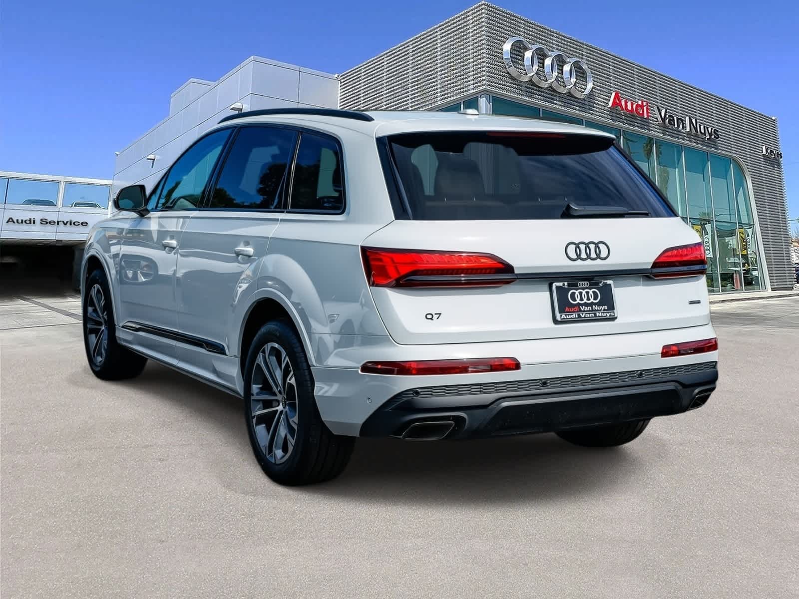 Thumbnail: 2026 Audi Q7 - 2