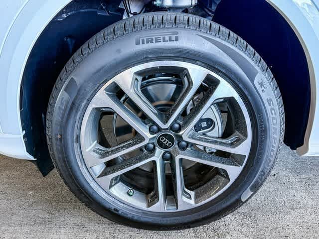 Thumbnail: 2025 Audi Q5 - 9