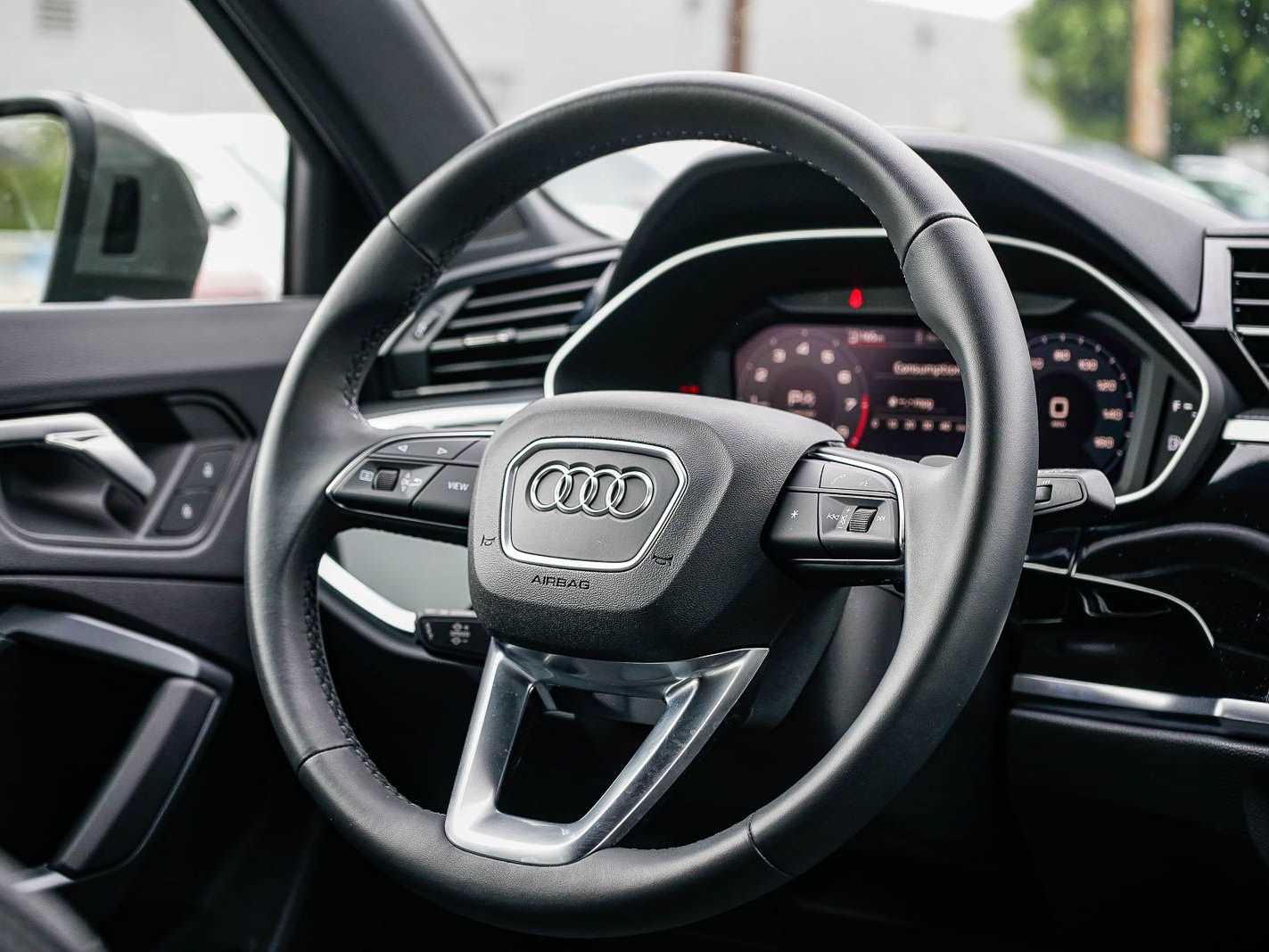 Thumbnail: 2025 Audi Q3 - 15