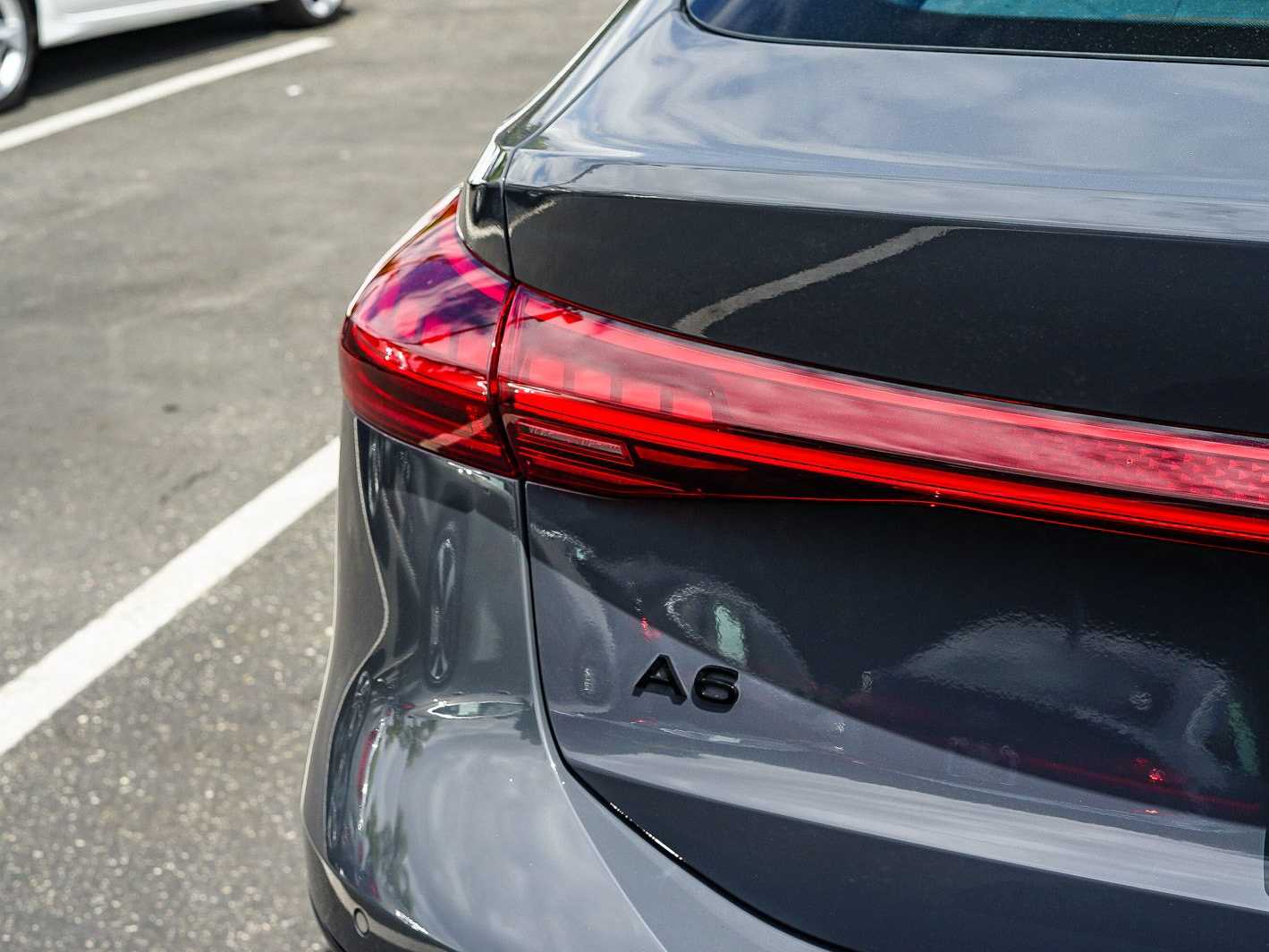 Thumbnail: 2025 Audi e-tron - 10