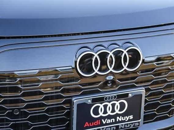 Thumbnail: 2025 Audi Q6 e-tron - 5