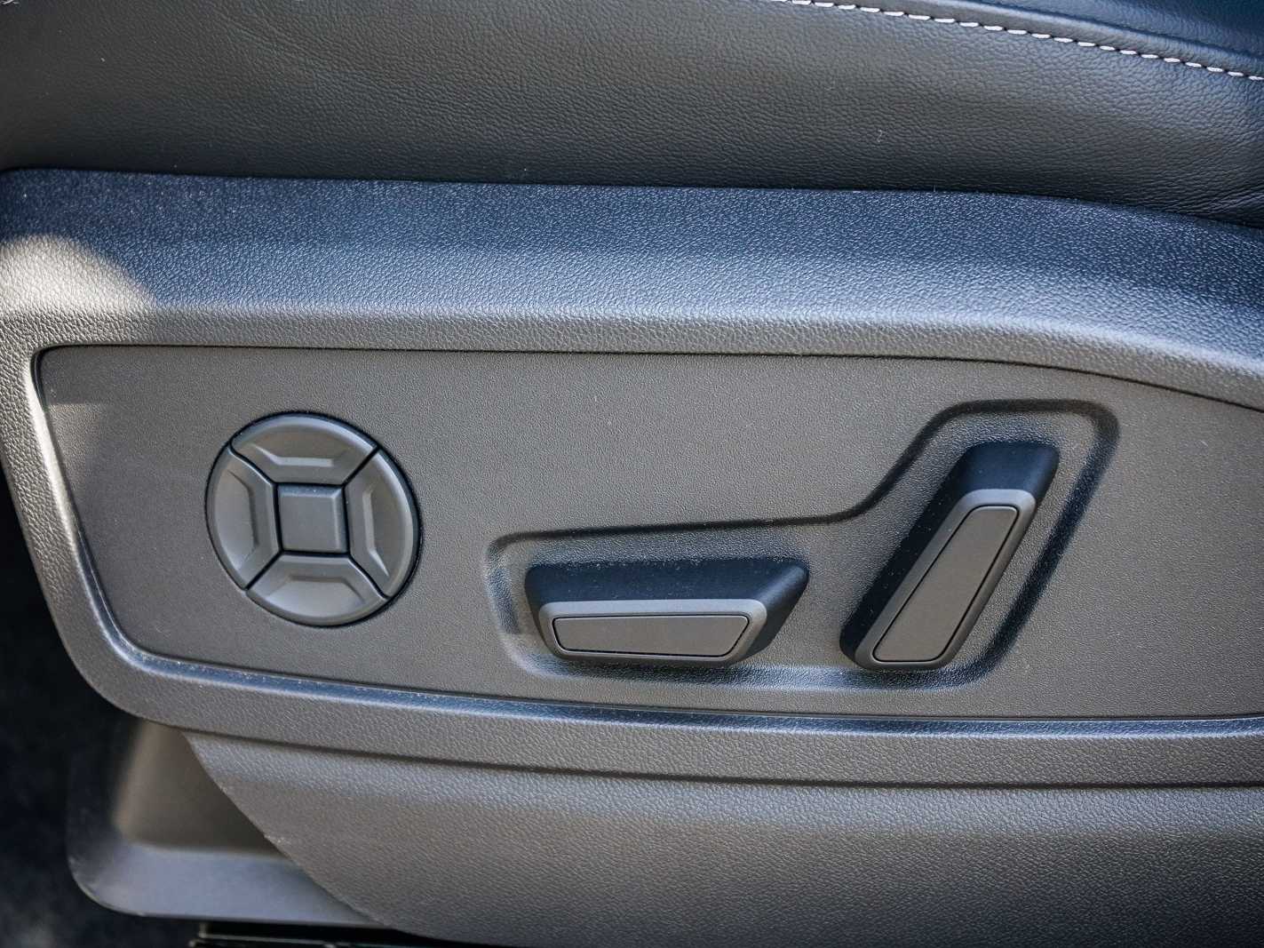 Thumbnail: 2025 Audi Q5 - 20