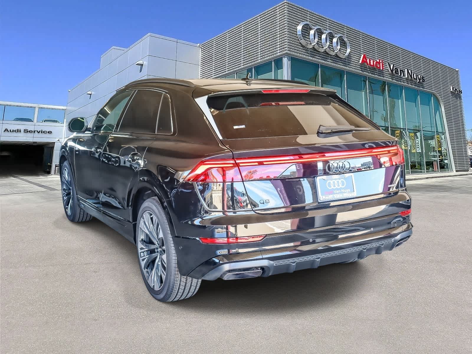 Thumbnail: 2026 Audi Q8 - 6