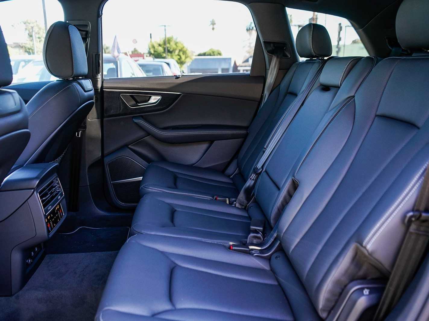 Thumbnail: 2026 Audi Q7 - 18