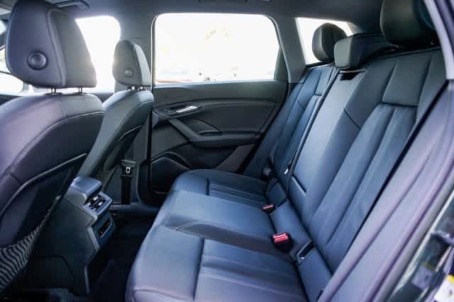 Thumbnail: 2025 Audi Q6 e-tron - 18