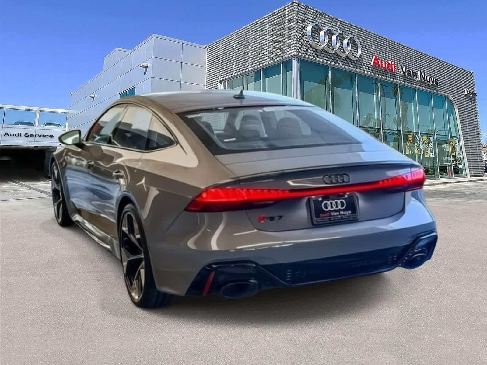 Thumbnail: 2026 Audi RS 7 - 6