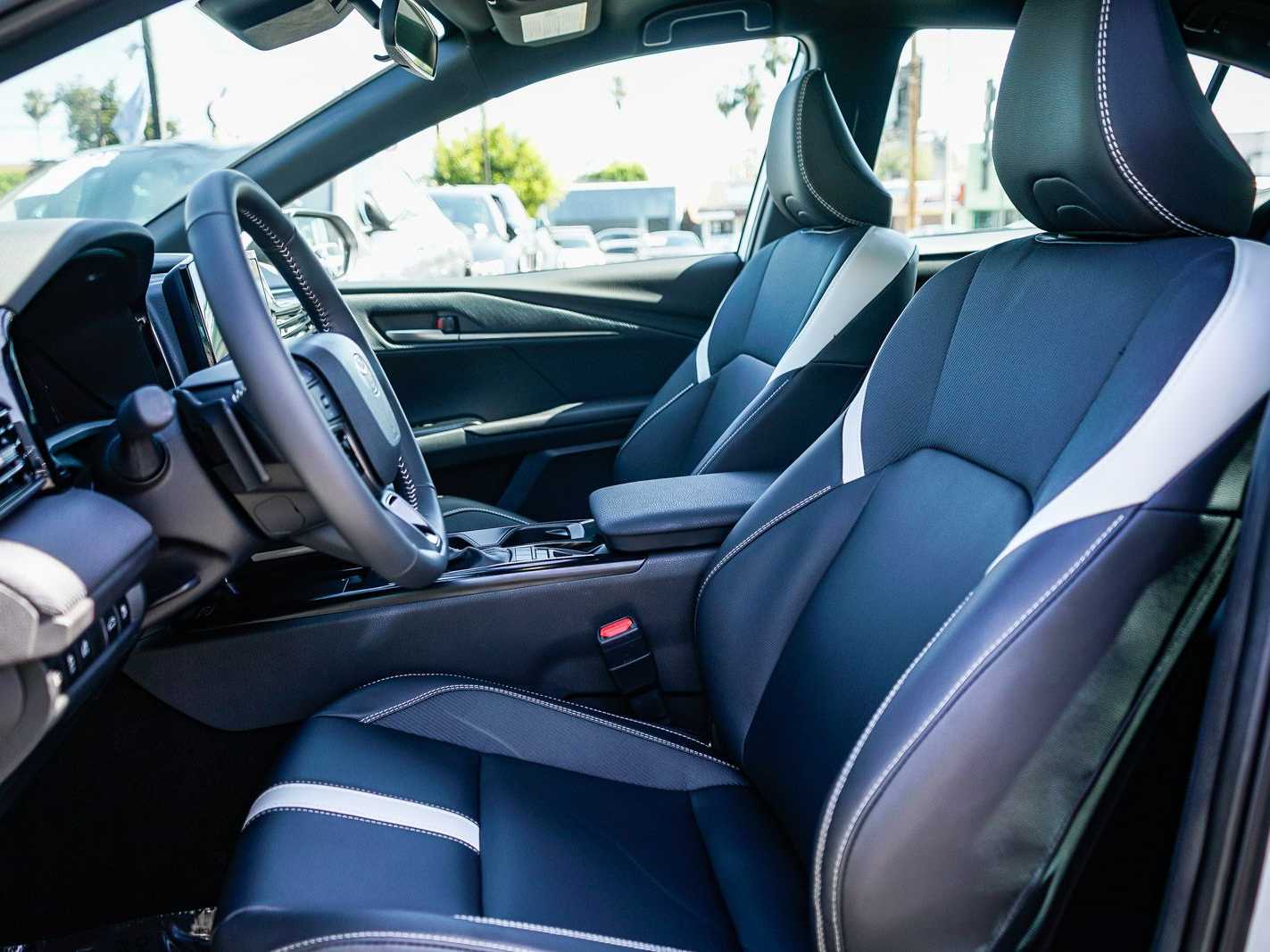 Thumbnail: 2025 Toyota Camry - 16