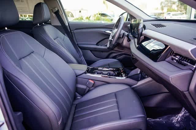 Thumbnail: 2025 Audi Q6 e-tron - 16