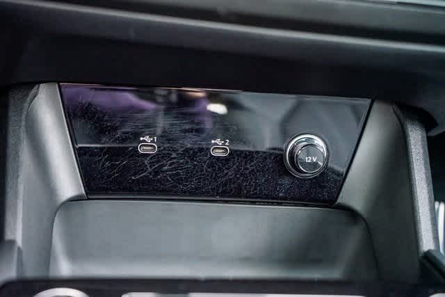 Thumbnail: 2025 Audi Q6 e-tron - 22