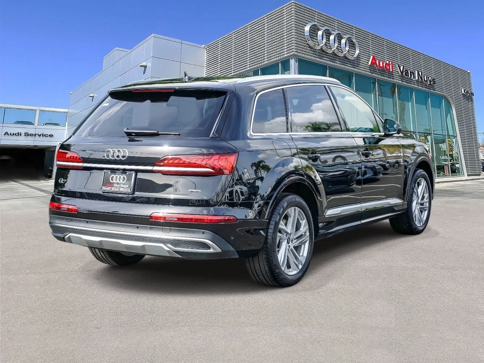 Thumbnail: 2023 Audi Q7 - 4