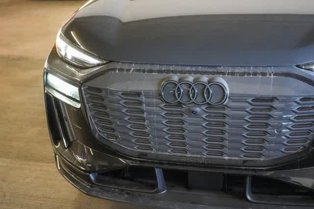 Thumbnail: 2025 Audi SQ6 e-tron - 8