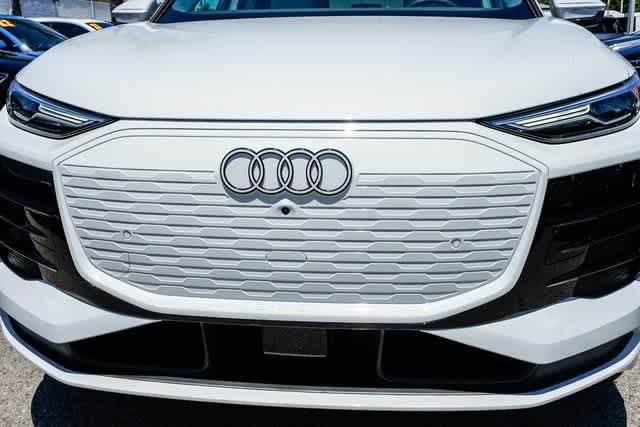 Thumbnail: 2025 Audi Q6 e-tron - 8