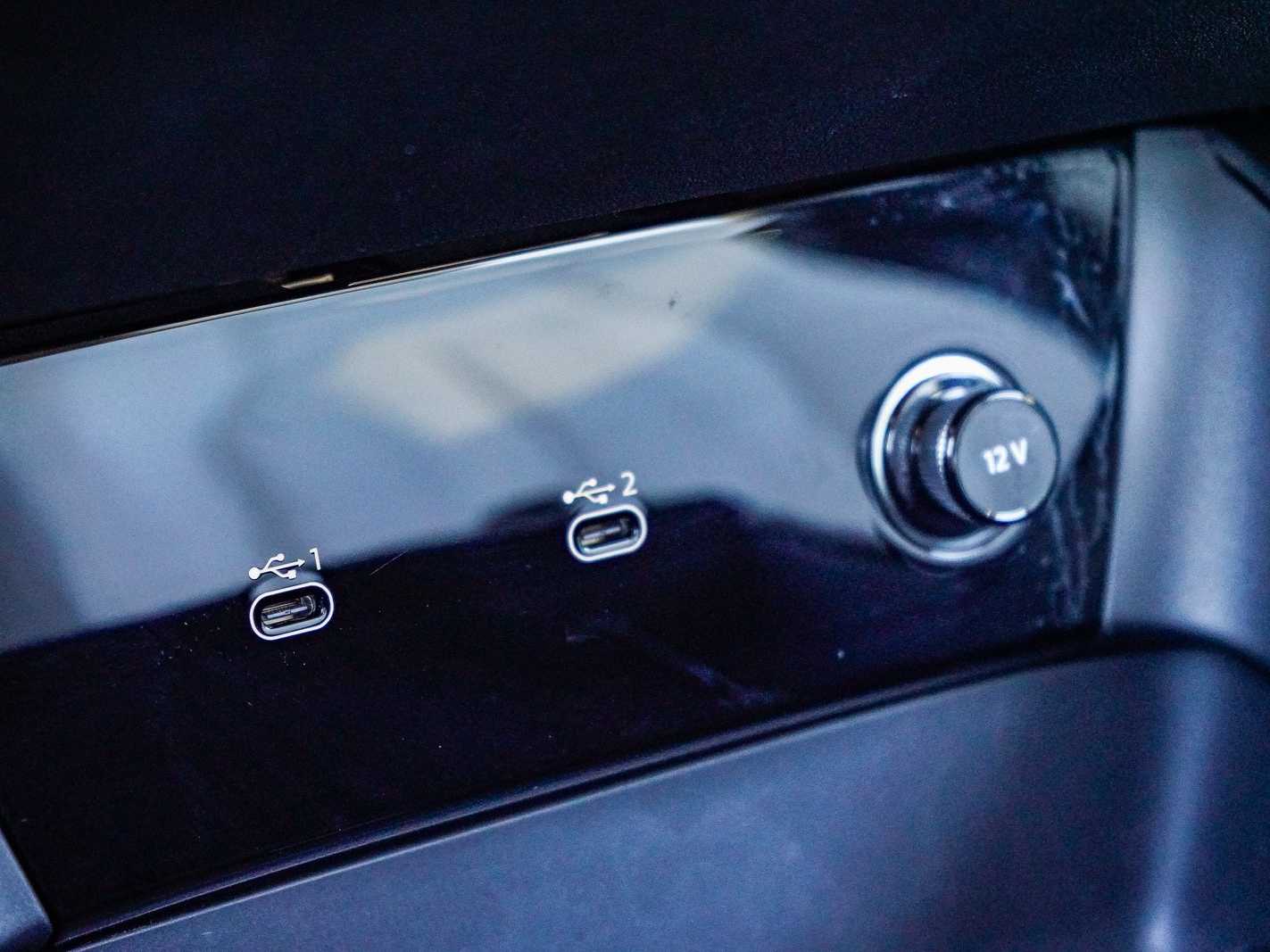 Thumbnail: 2025 Audi Q6 e-tron - 21