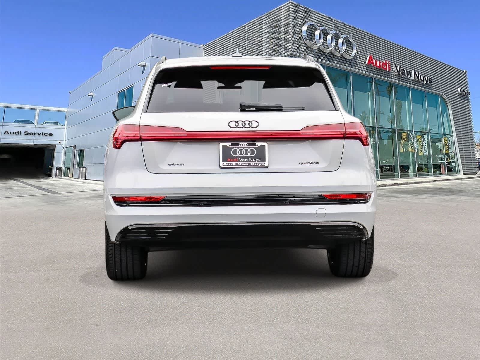 Thumbnail: 2023 Audi e-tron - 3