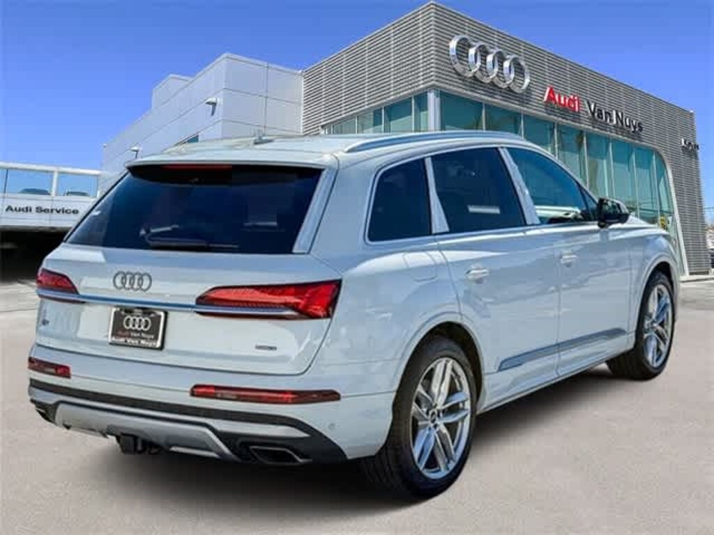 New 2025 Audi Q7 55 Premium Plus SUV