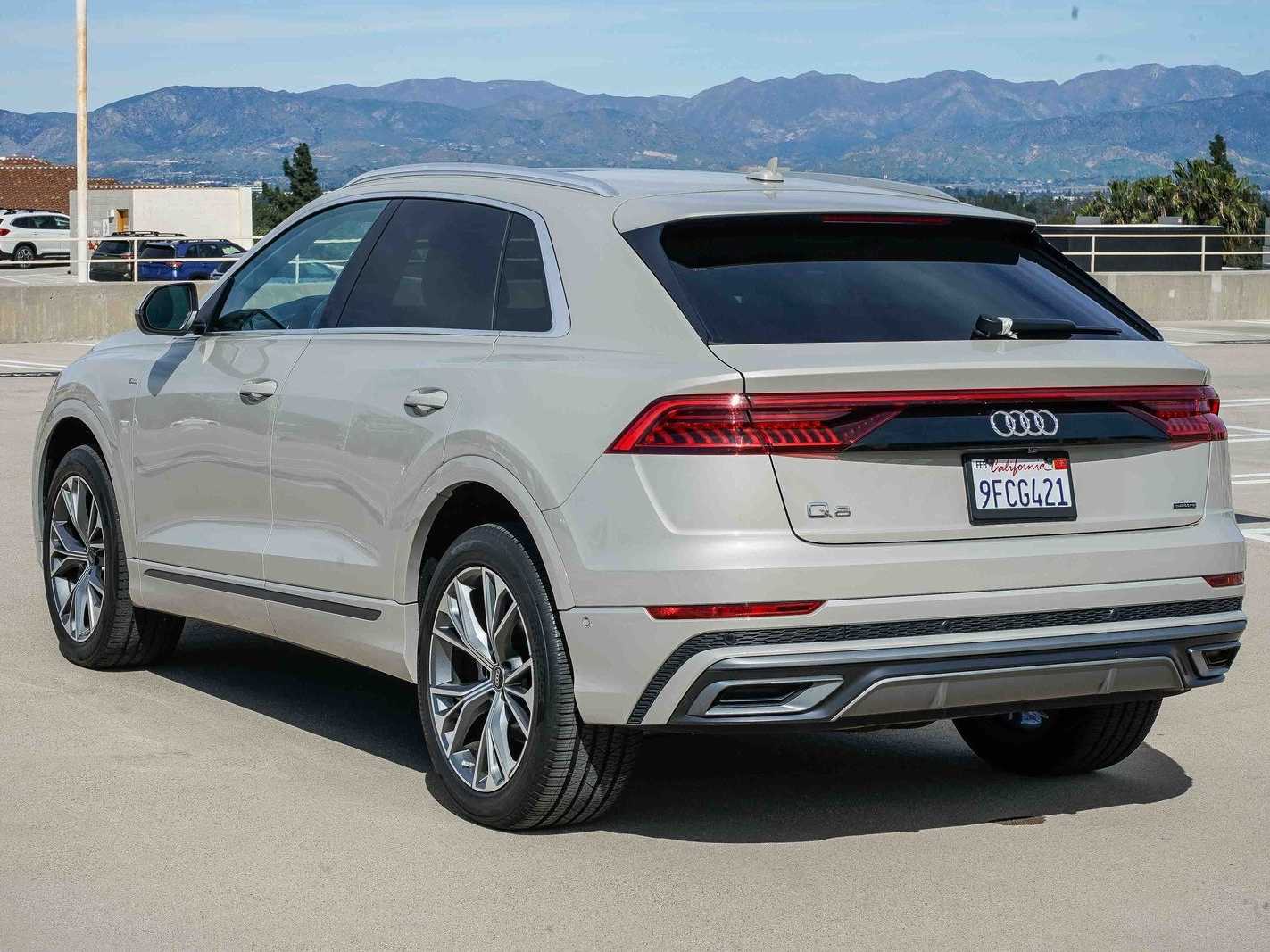 Thumbnail: 2023 Audi Q8 - 2