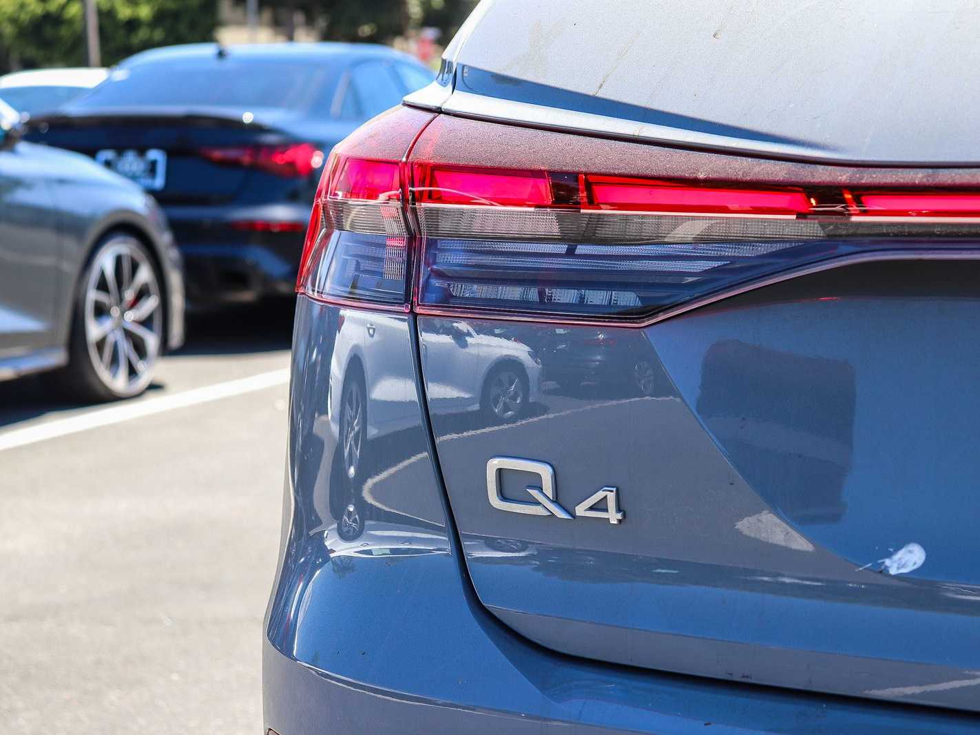 Thumbnail: 2023 Audi Q4 e-tron - 11