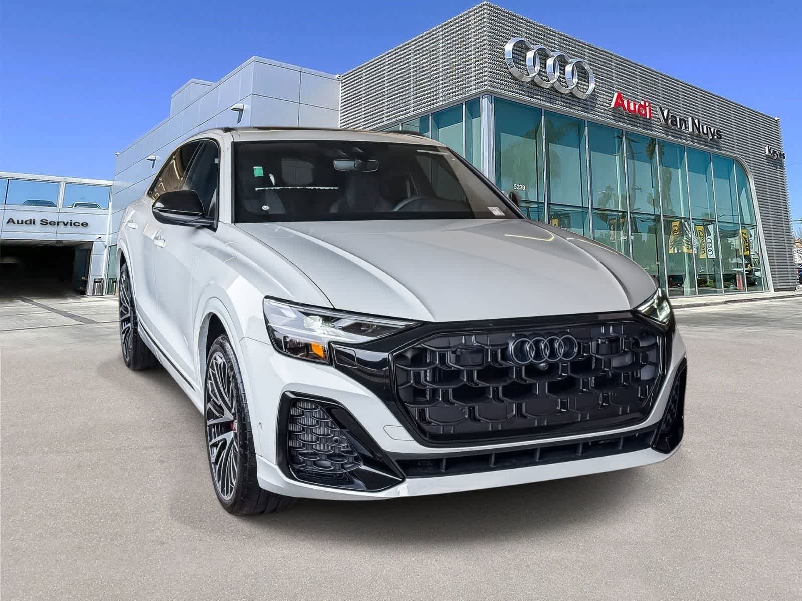 Thumbnail: 2026 Audi SQ8 - 3