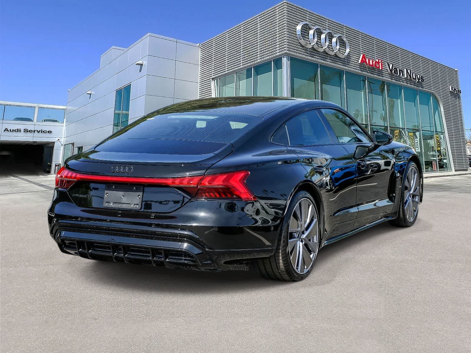 Thumbnail: 2022 Audi e-tron GT - 4