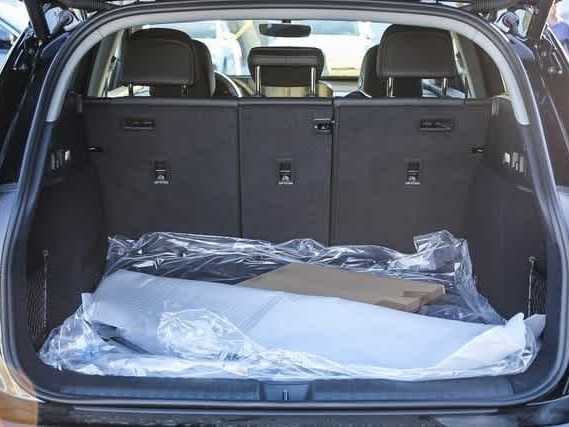 Thumbnail: 2025 Audi Q6 e-tron - 25