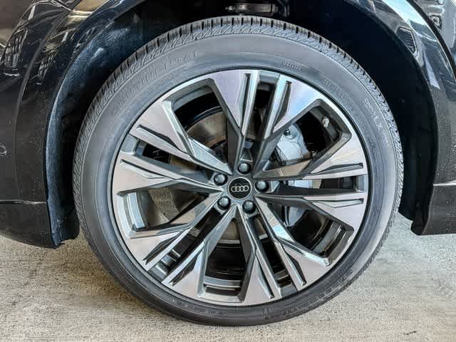 Thumbnail: 2026 Audi Q8 - 9